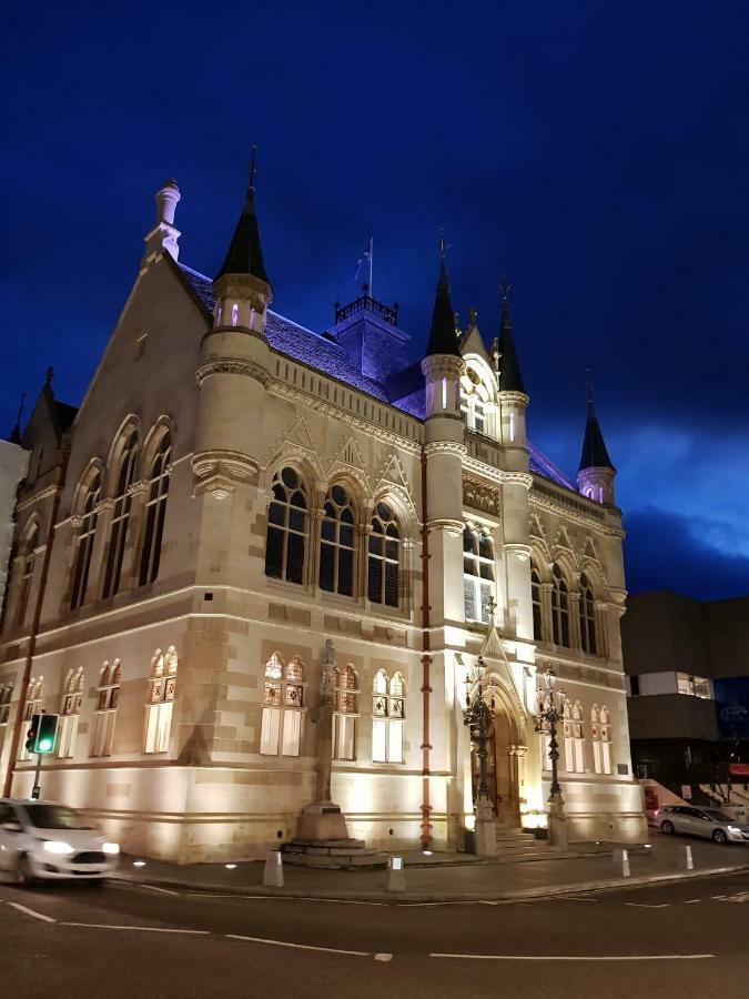 Smart & Cozy Holiday Apartment In The City Centre Inverness Zewnętrze zdjęcie